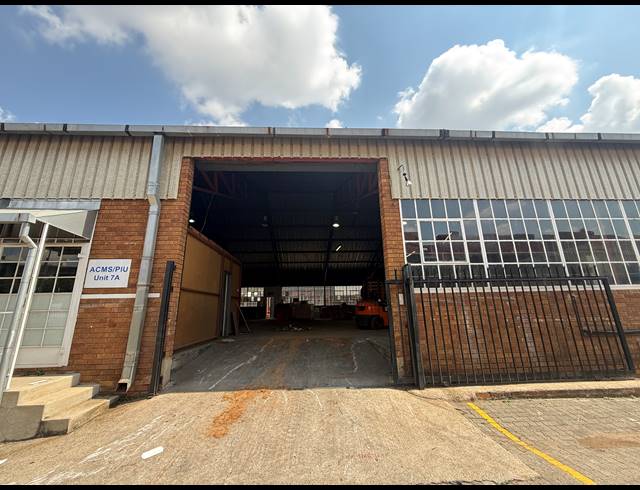 815M² WAREHOUSE TO LET IN JET PARK